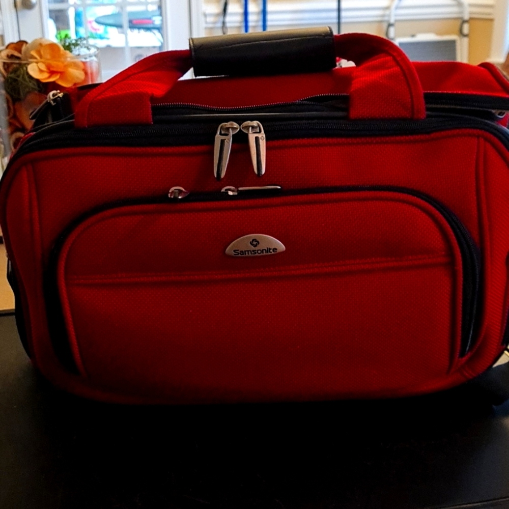 Samsonite Carry-on travel bag/Overnight Bag.
